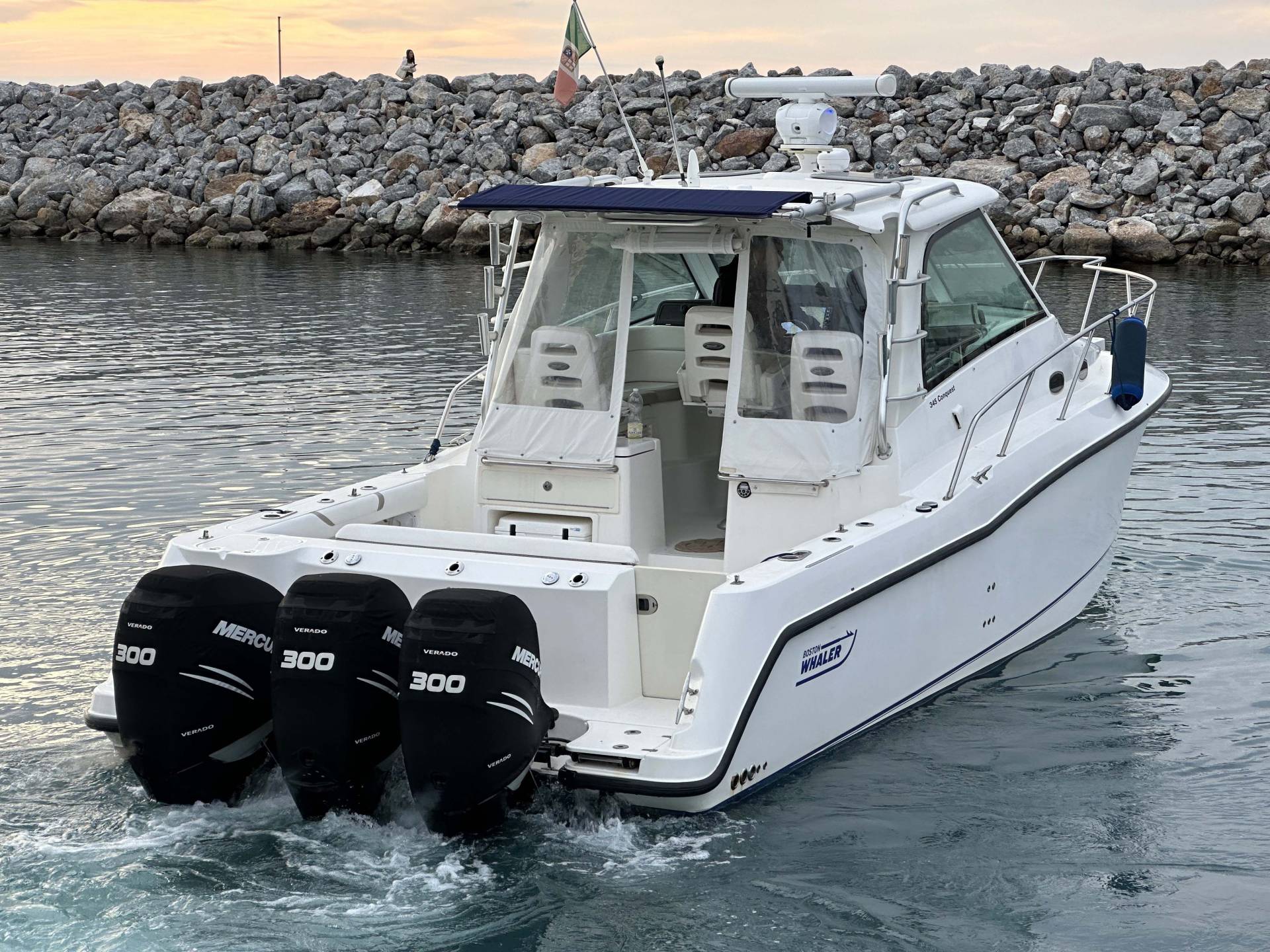 BOSTON WHALER 345 CONQUEST